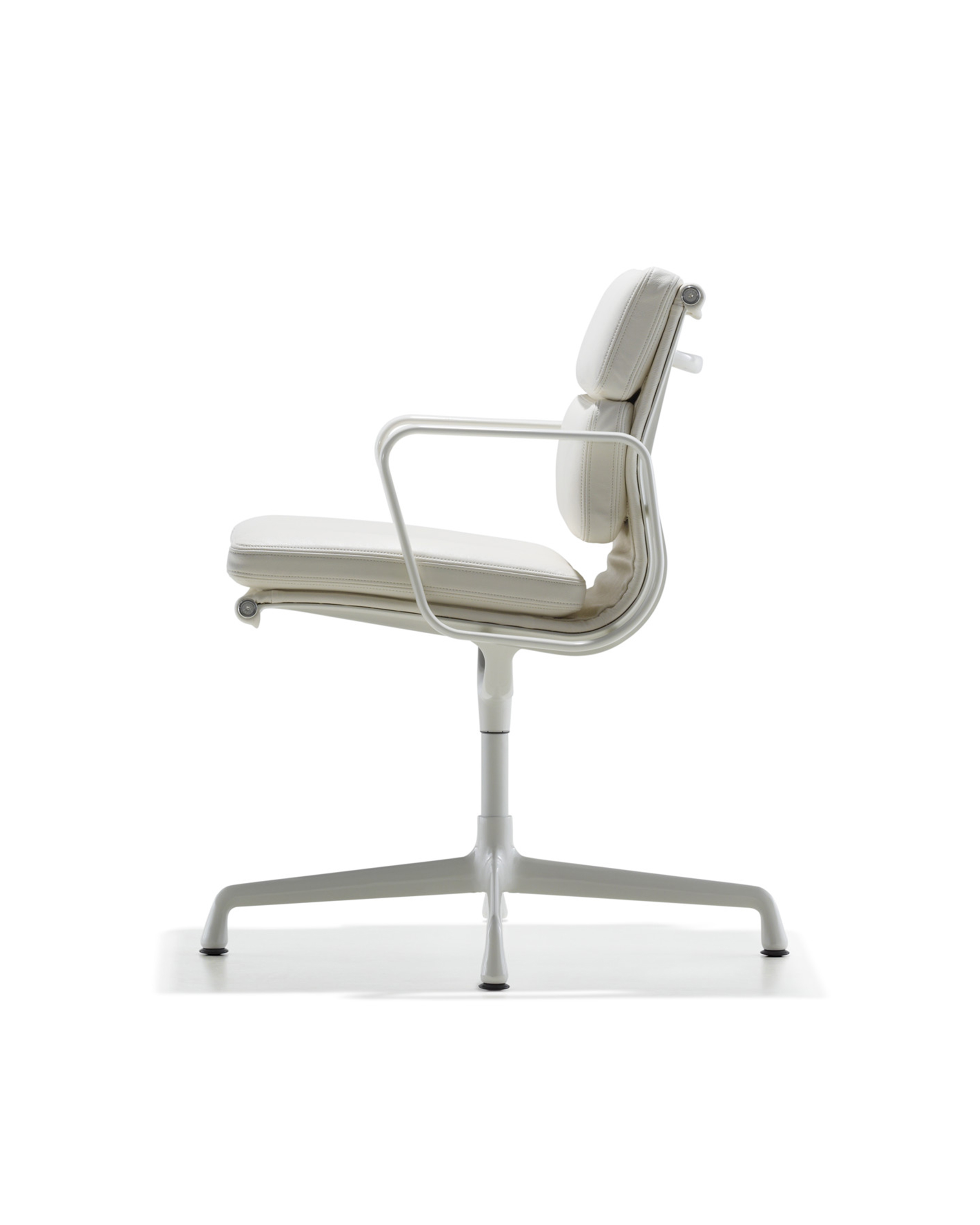 办公椅|现代真皮会议椅|办公家具|华体会体育官方在线官网家具|伊姆斯软包会议椅